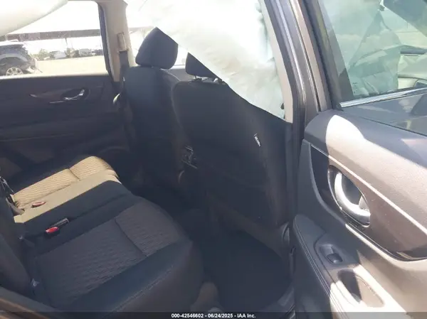 5N1AT2MT0KC717670 2019 NISSAN ROGUE - Image 8
