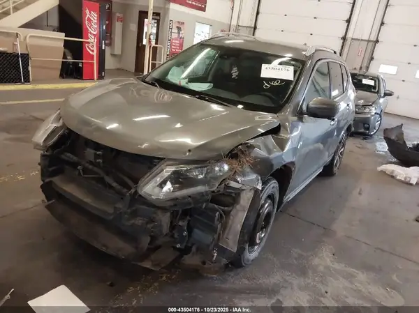 5N1AT2MT0KC739572 2019 NISSAN ROGUE - Image 2
