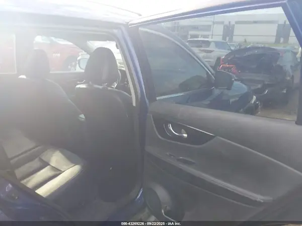 5N1AT2MT0KC788898 2019 NISSAN ROGUE - Image 8