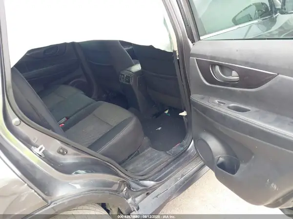 5N1AT2MT0KC800211 2019 NISSAN ROGUE - Image 8