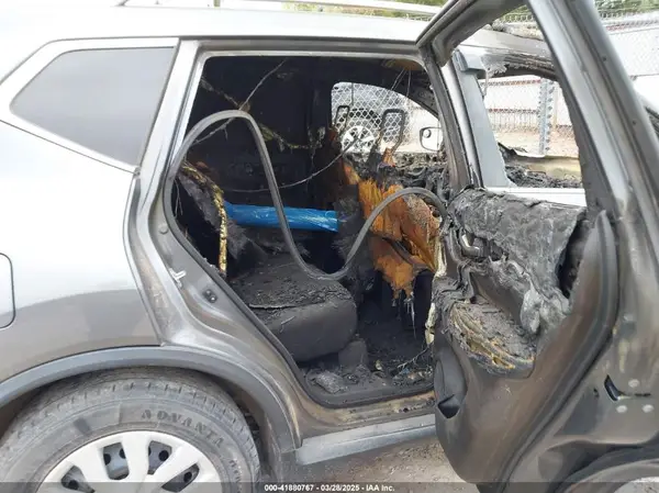 5N1AT2MT1GC830485 2016 NISSAN ROGUE - Image 8