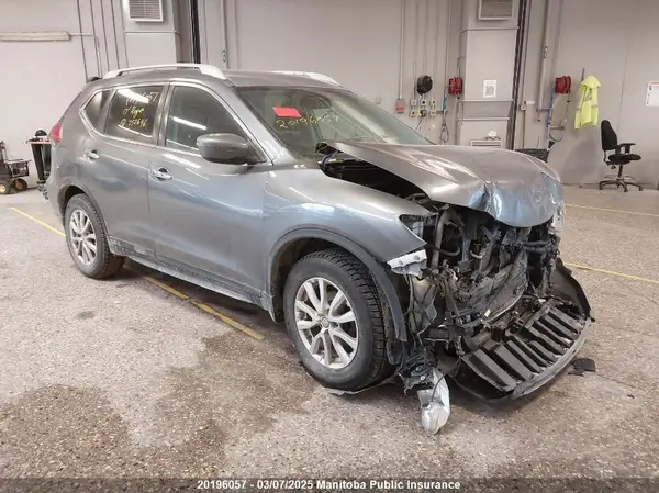 5N1AT2MT1HC752646 2017 NISSAN ROGUE - Image 1