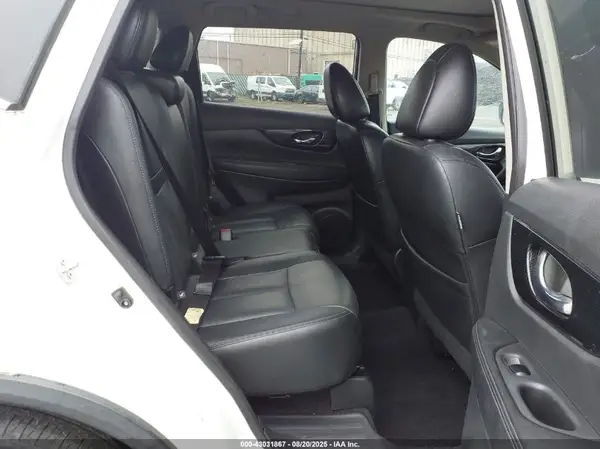 5N1AT2MT1HC755644 2017 NISSAN ROGUE - Image 8