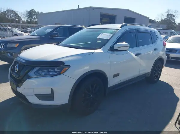 5N1AT2MT1HC758639 2017 NISSAN ROGUE - Image 2