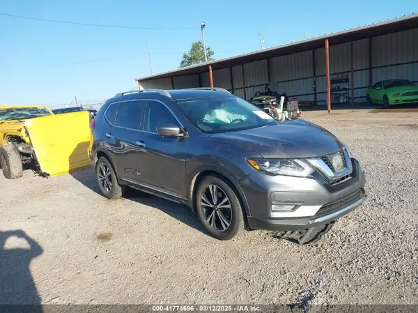 5N1AT2MT1HC760987 2017 NISSAN ROGUE - Image 1