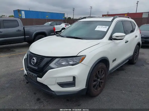 5N1AT2MT1HC770080 2017 NISSAN ROGUE - Image 2