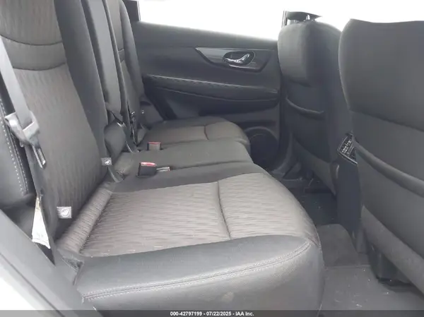 5N1AT2MT1HC770080 2017 NISSAN ROGUE - Image 8