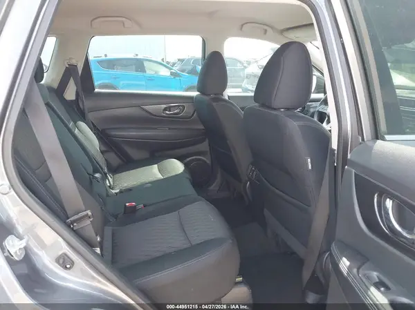 5N1AT2MT1HC780673 2017 NISSAN ROGUE - Image 8