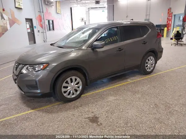 5N1AT2MT1HC786120 2017 NISSAN ROGUE - Image 2