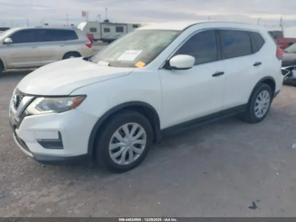 5N1AT2MT1HC796064 2017 NISSAN ROGUE - Image 2