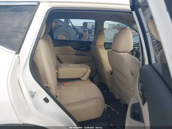 5N1AT2MT1HC796064 2017 NISSAN ROGUE - Image 8
