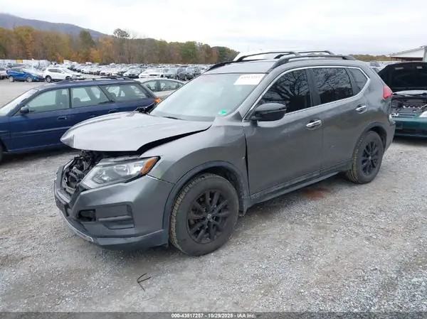 5N1AT2MT1HC800744 2017 NISSAN ROGUE - Image 2