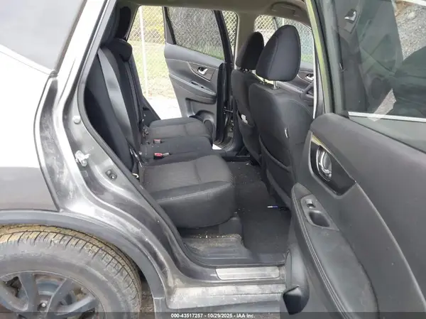 5N1AT2MT1HC800744 2017 NISSAN ROGUE - Image 8