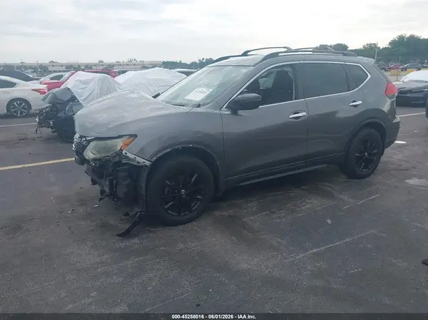 5N1AT2MT1HC810545 2017 NISSAN ROGUE - Image 2