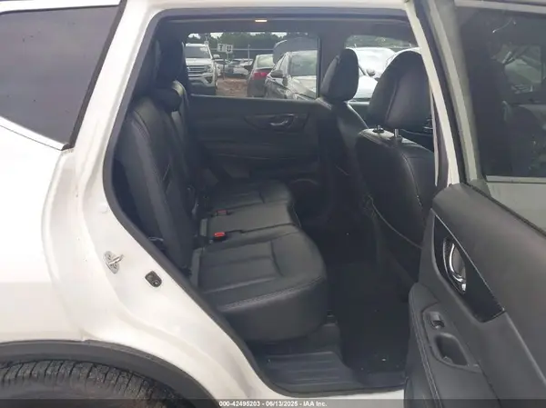 5N1AT2MT1HC825109 2017 NISSAN ROGUE - Image 8
