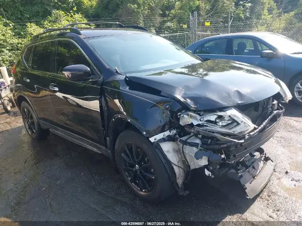 5N1AT2MT1HC829841 2017 NISSAN ROGUE - Image 1
