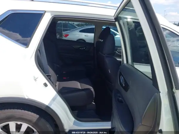 5N1AT2MT1HC833288 2017 NISSAN ROGUE - Image 8