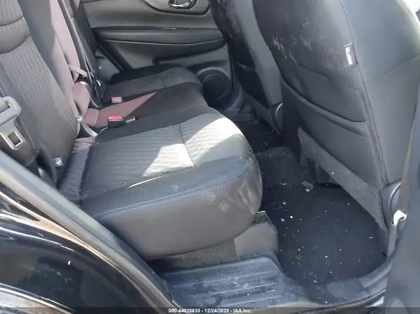 5N1AT2MT1HC836000 2017 NISSAN ROGUE - Image 8