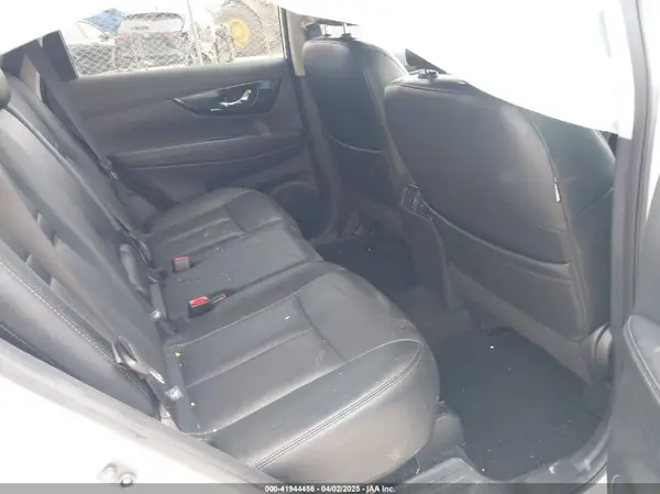 5N1AT2MT1HC848101 2017 NISSAN ROGUE - Image 8