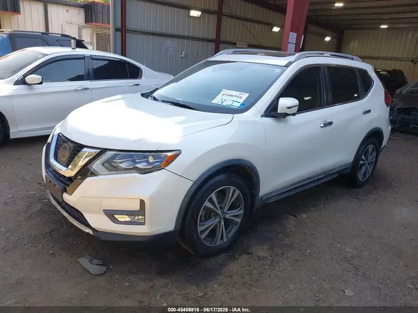 5N1AT2MT1HC850334 2017 NISSAN ROGUE - Image 2