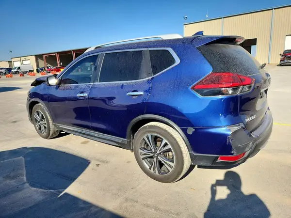 5N1AT2MT1HC860796 2017 NISSAN ROGUE - Image 2