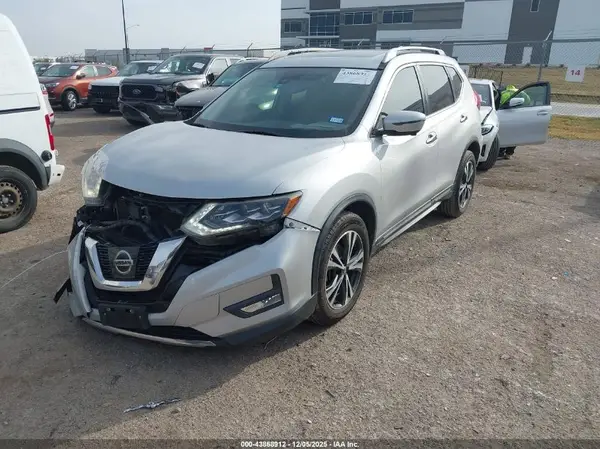 5N1AT2MT1HC861172 2017 NISSAN ROGUE - Image 2