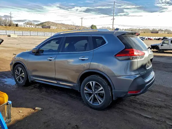 5N1AT2MT1HC865805 2017 NISSAN ROGUE - Image 2