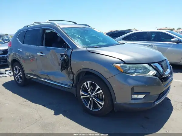 5N1AT2MT1HC866601 2017 NISSAN ROGUE - Image 1