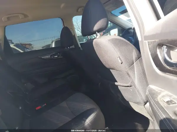 5N1AT2MT1HC873614 2017 NISSAN ROGUE - Image 8