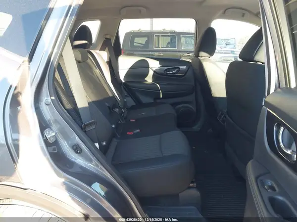 5N1AT2MT1HC879364 2017 NISSAN ROGUE - Image 8