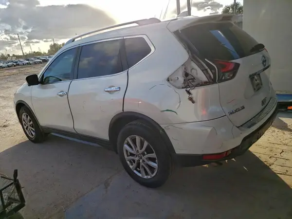 5N1AT2MT1HC879915 2017 NISSAN ROGUE - Image 2