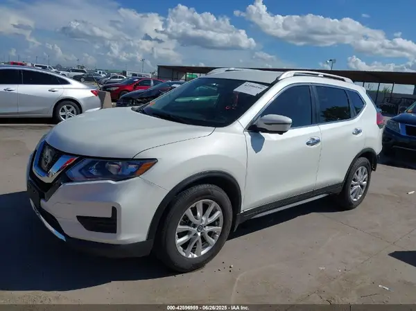 5N1AT2MT1HC882474 2017 NISSAN ROGUE - Image 2