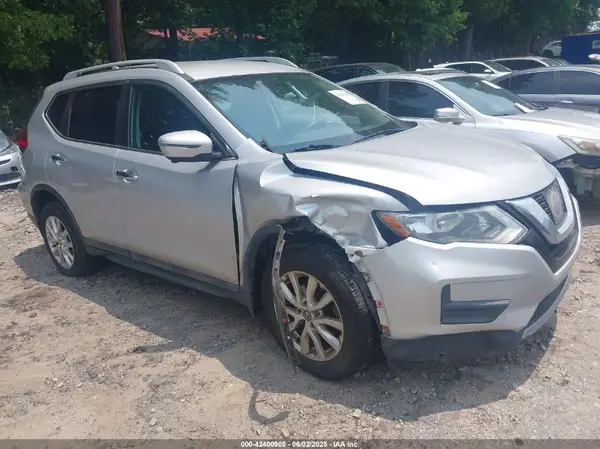 5N1AT2MT1HC885973 2017 NISSAN ROGUE - Image 1