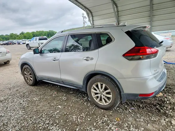 5N1AT2MT1HC886010 2017 NISSAN ROGUE - Image 2