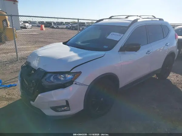 5N1AT2MT1JC725940 2018 NISSAN ROGUE - Image 2
