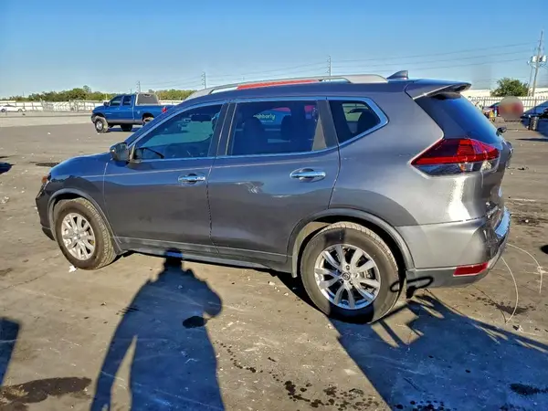 5N1AT2MT1JC762051 2018 NISSAN ROGUE - Image 2