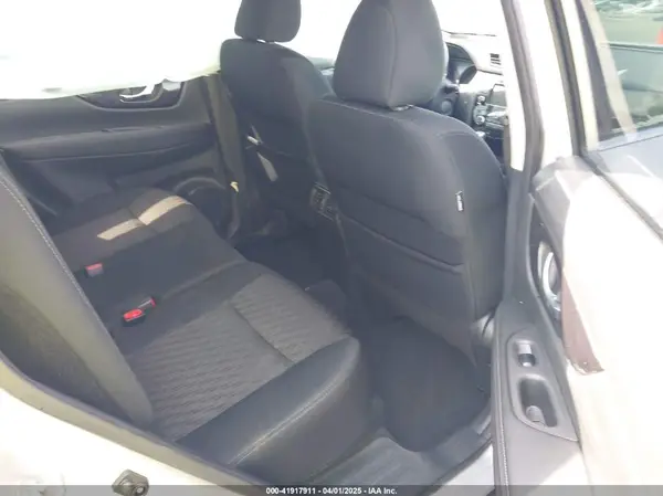 5N1AT2MT1JC765161 2018 NISSAN ROGUE - Image 8