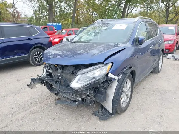 5N1AT2MT1JC797124 2018 NISSAN ROGUE - Image 2