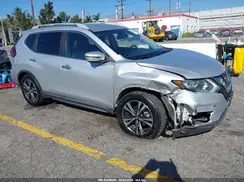 5N1AT2MT1JC798077 2018 NISSAN ROGUE