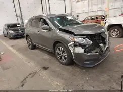 5N1AT2MT1JC800944 2018 NISSAN ROGUE