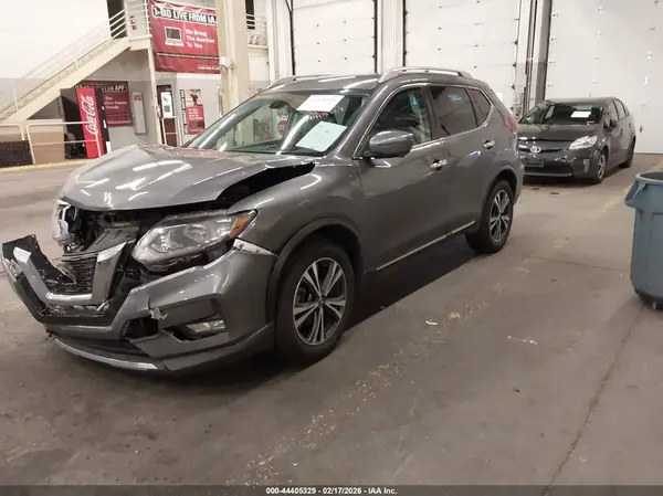 5N1AT2MT1JC800944 2018 NISSAN ROGUE - Image 2