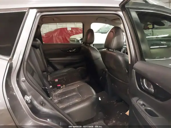 5N1AT2MT1JC800944 2018 NISSAN ROGUE - Image 8