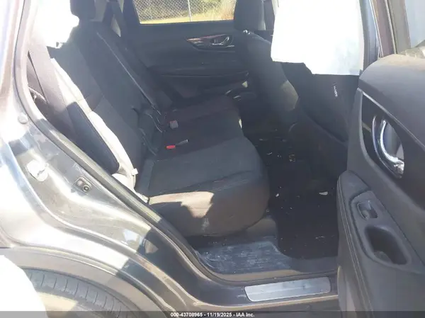 5N1AT2MT1JC813645 2018 NISSAN ROGUE - Image 8