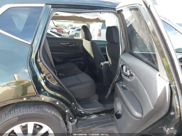 5N1AT2MT1JC820286 2018 NISSAN ROGUE - Image 8