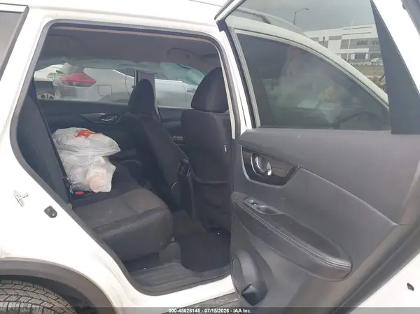 5N1AT2MT1JC840523 2018 NISSAN ROGUE - Image 8