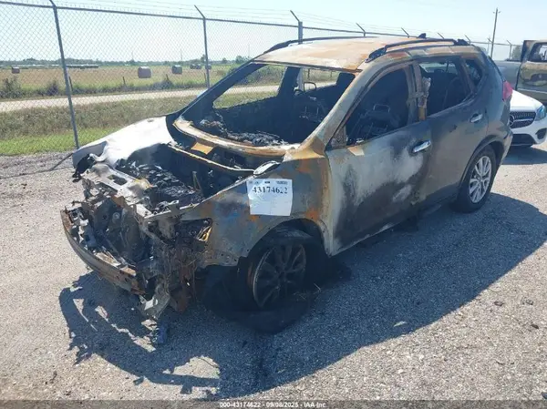 5N1AT2MT1JC842708 2018 NISSAN ROGUE - Image 2
