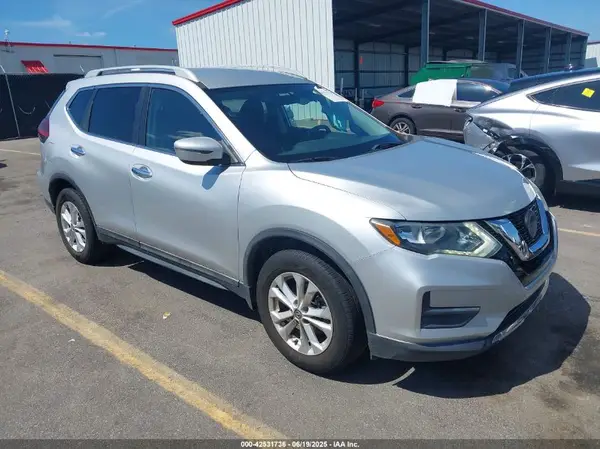 5N1AT2MT1JC851263 2018 NISSAN ROGUE - Image 1