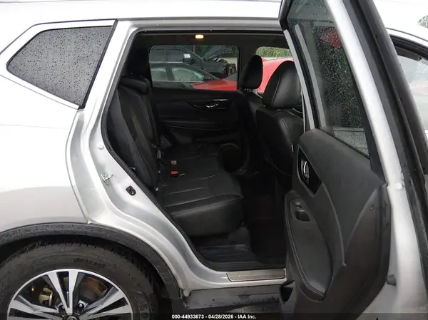 5N1AT2MT1JC852266 2018 NISSAN ROGUE - Image 8
