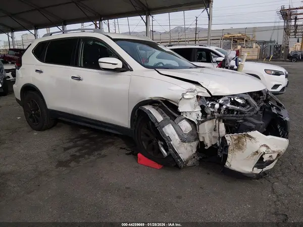 5N1AT2MT1KC715555 2019 NISSAN ROGUE - Image 1