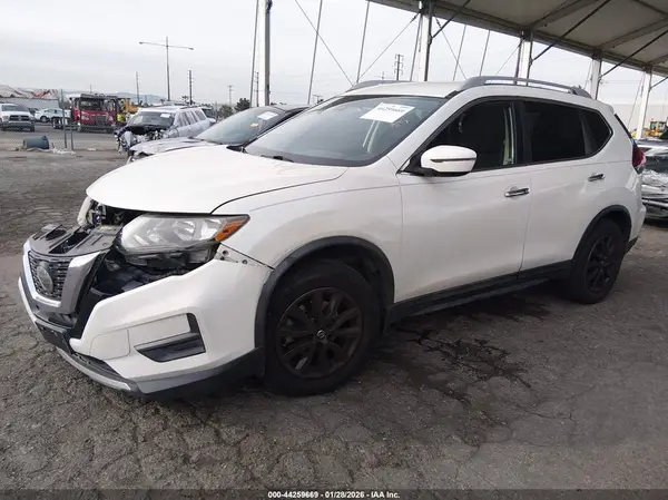 5N1AT2MT1KC715555 2019 NISSAN ROGUE - Image 2